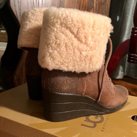 UGG Zea Waterproof Lined Wedge Shearling Boot 7 - Picture 4 of 10